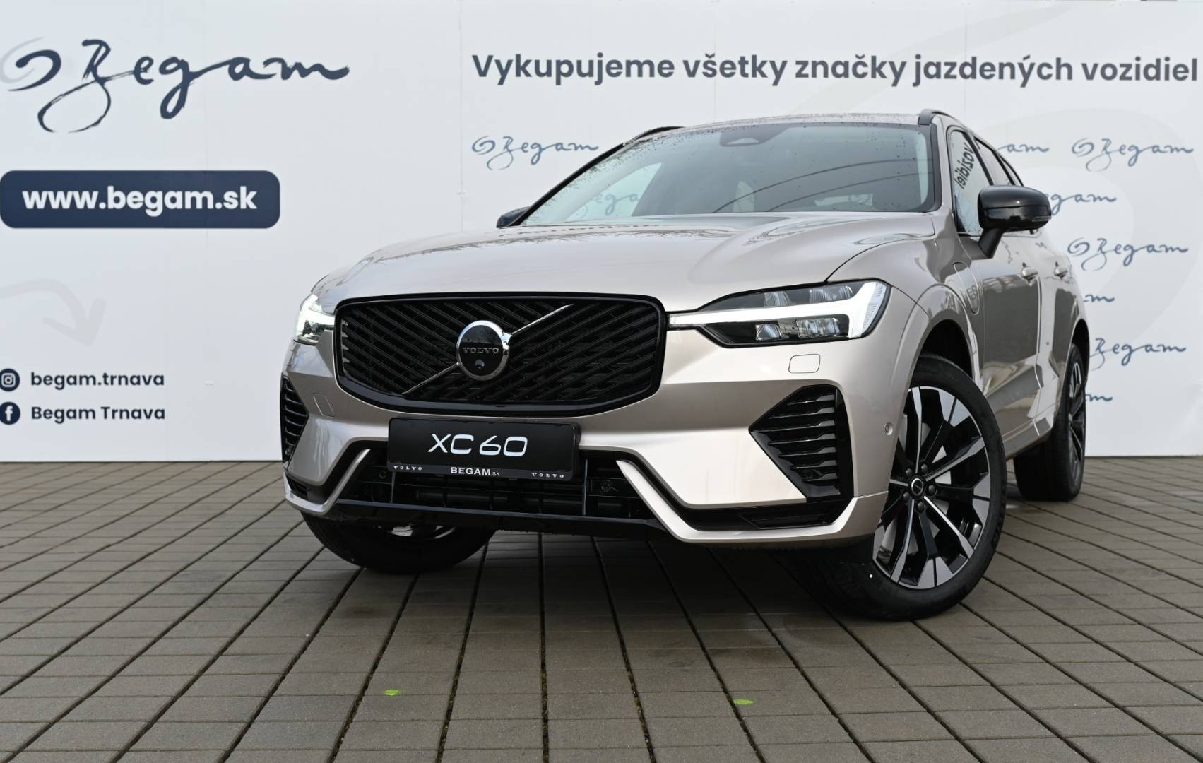 Volvo XC60 T6 PHEV PLUS DARK AWD