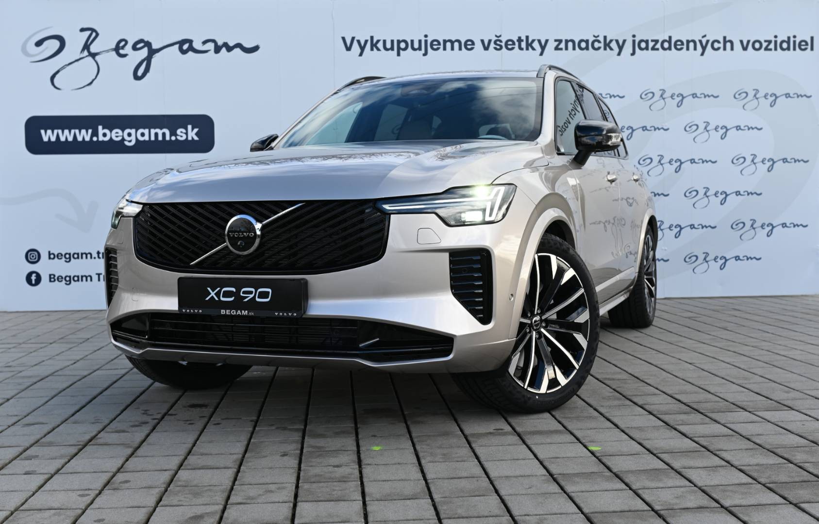 Volvo XC90 B5 (P) PLUS DARK