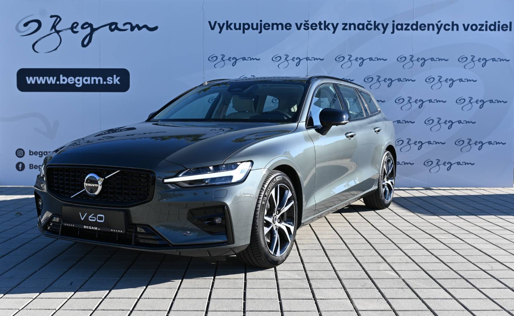 Volvo V60 B4 (P)  PLUS DARK AT FWD DCT